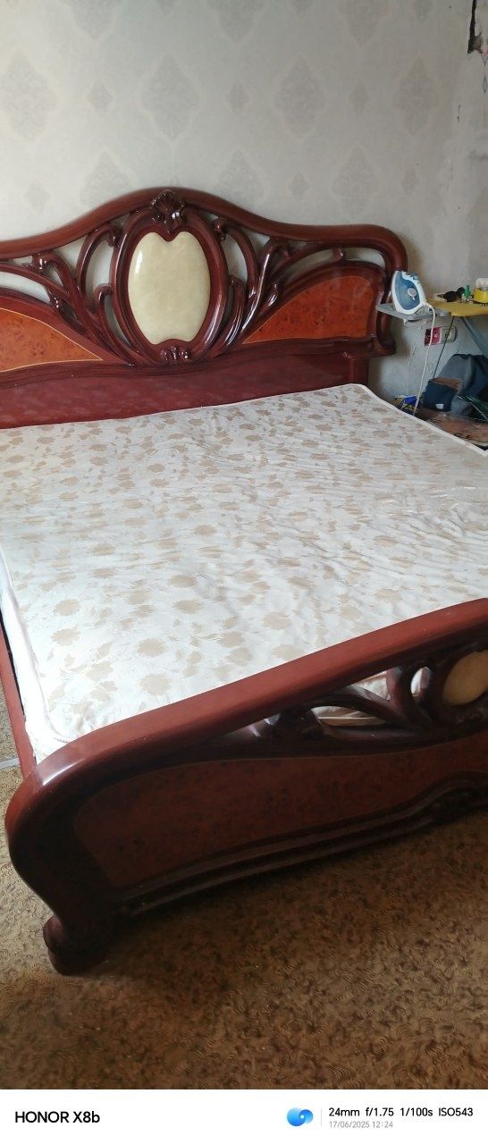 Продам китайский спални гарнитур