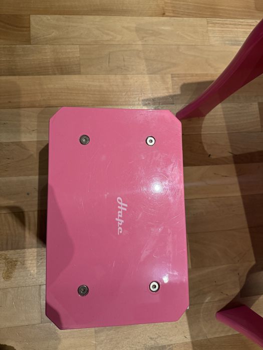 Розово дървено детско пиано със столче