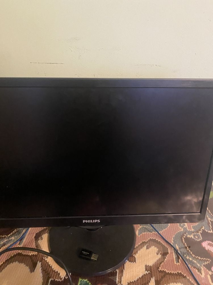 Vadc pc asus + monitor philips si tastatura mouse etc 1200lei