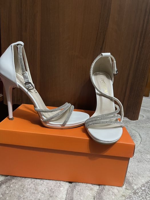 Цена договорная , Обувь кожанная не дешевая .