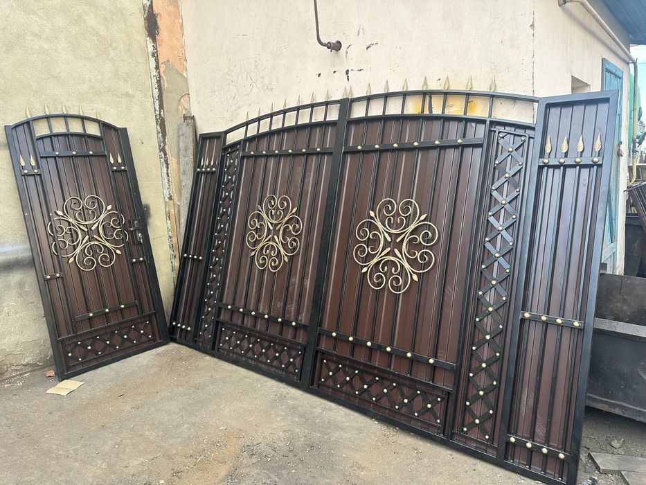 Распашные кованные ворота