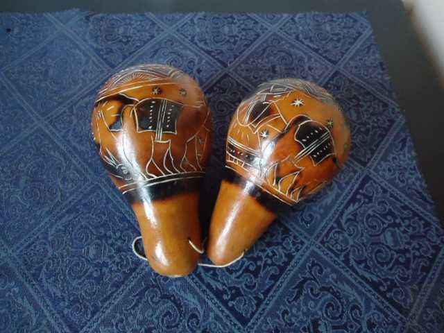 тарамбука, маракас Куба, кастанети, там-там барабанче,барабан-език