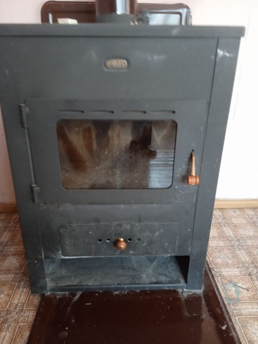 Камина на дърва голяма