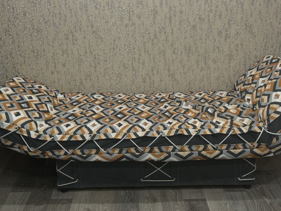 Диван с отсеком для хранения