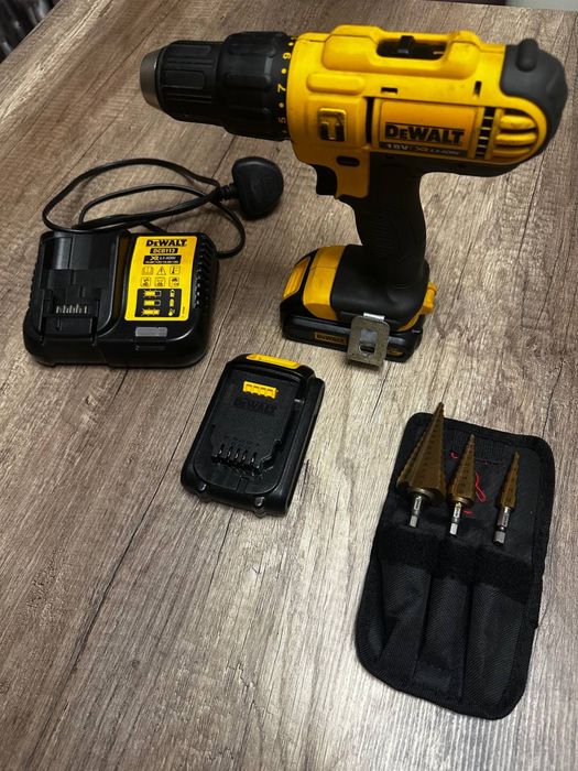 Акумулаторен винтоверт DeWalt + 2 батерии + зарядно