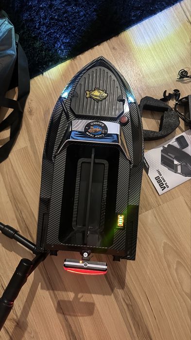 Лодка за захранка Katamaran V080