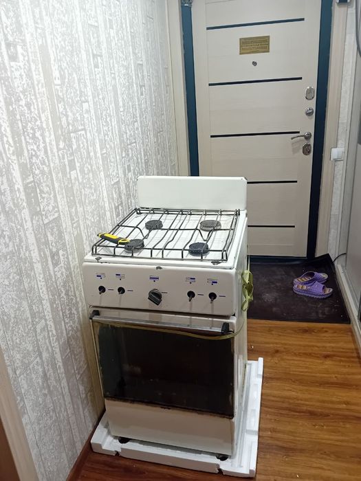 Gaz plitasi sotiladi
