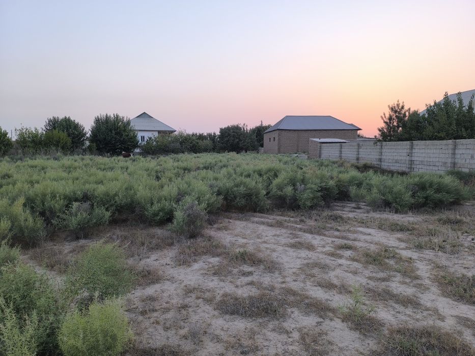 Yer sotiladi. 6 sutix  Termiz shahardan 5-6km. Ayirtom mahalla taraf