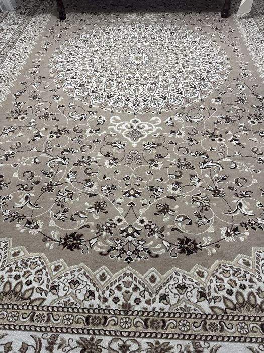 Продам ковер размер 5,7 х 3,7