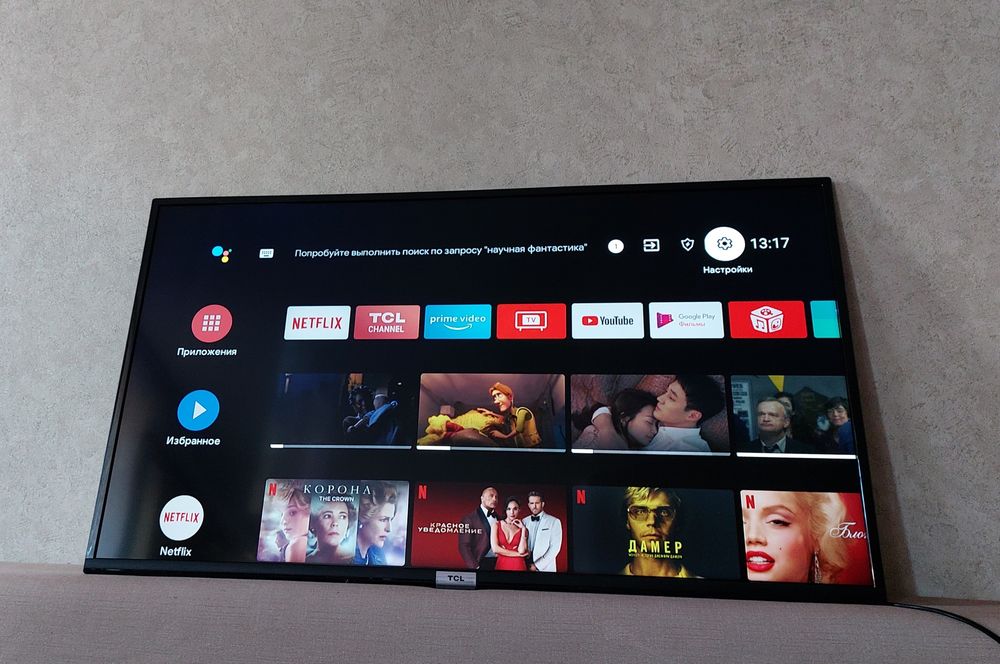 Смарт телевизор TCL 101см. С кронштейном.