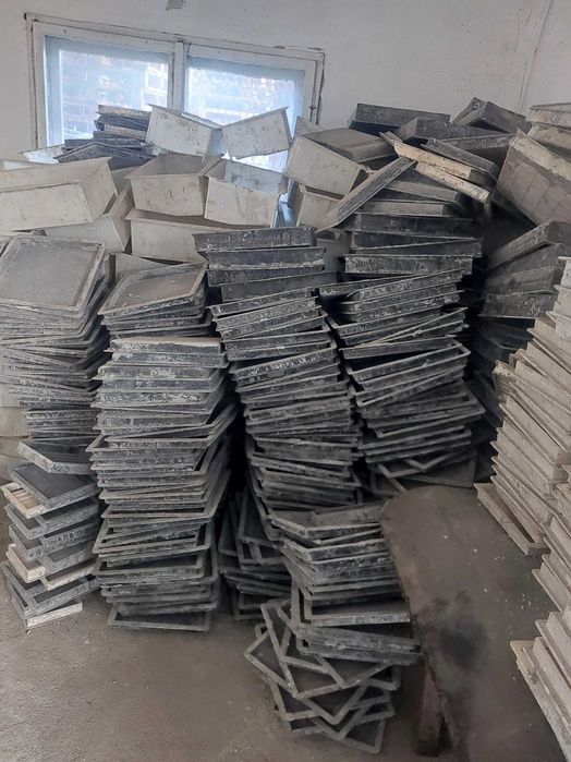 Калъпи за плочки и бордюри