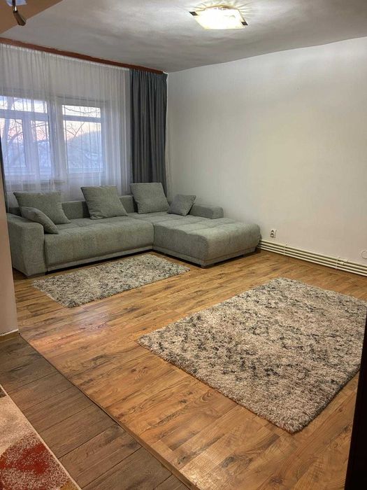 Apartament cu 3 camere de inchiriat