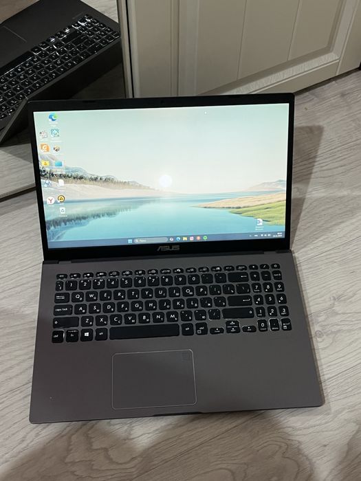 Ноутбук Asus.