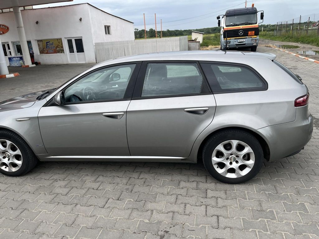 Alfa romeo  159 2011