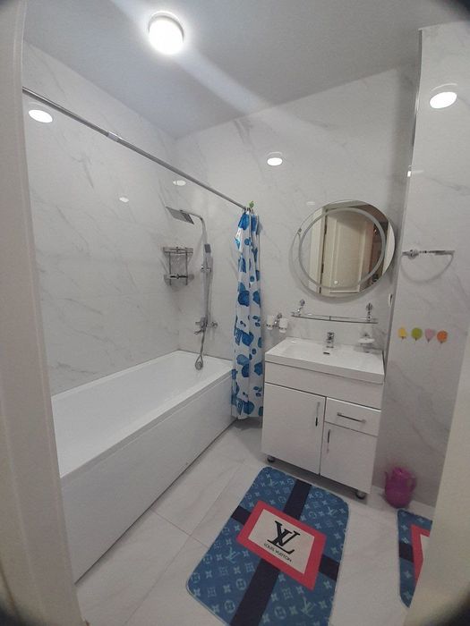 Юнсобод    О, Зокиров кучаси   Шахристон метро  5 минут