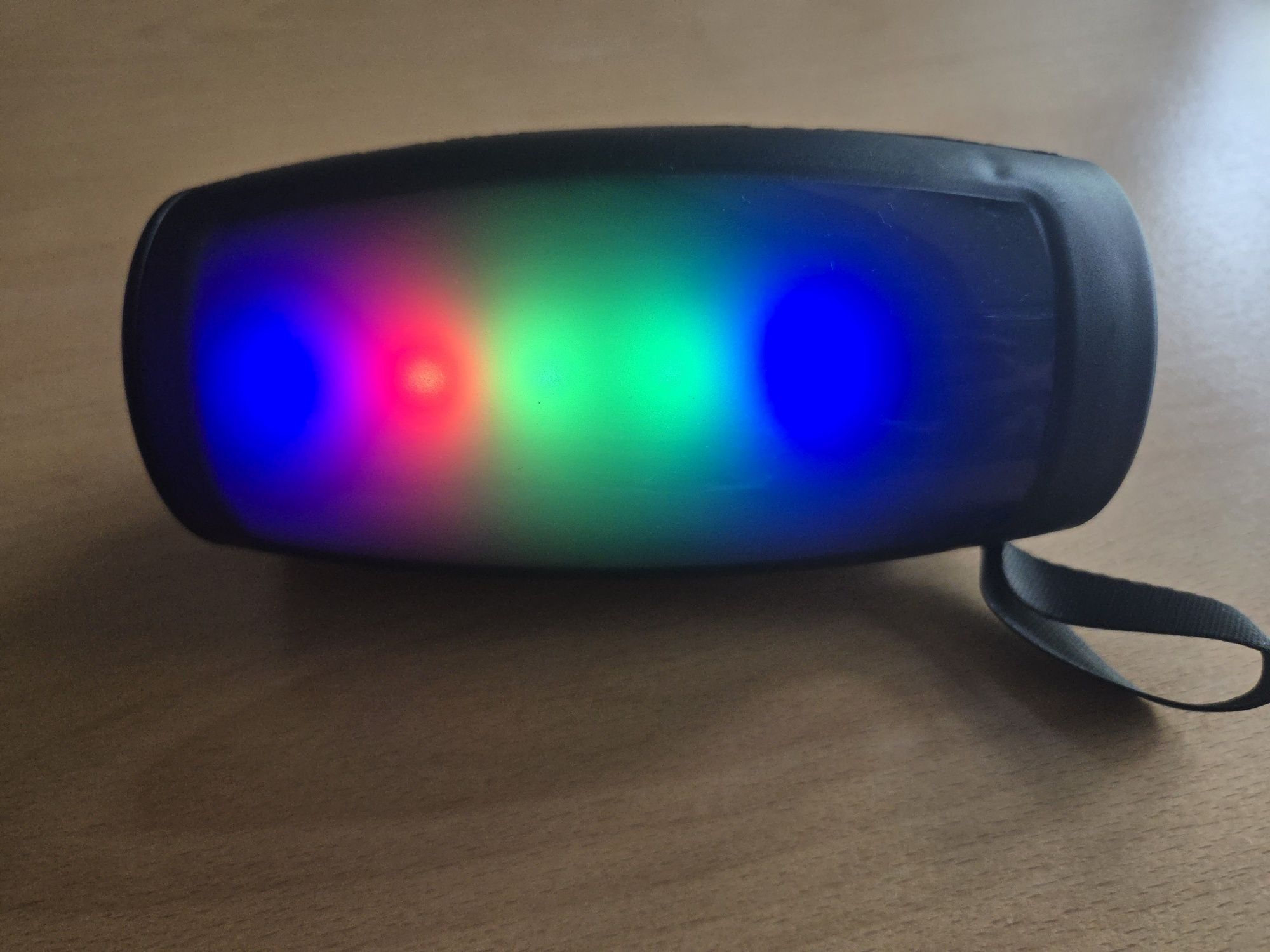 Безжична тонколона с висок бас и LED светлини