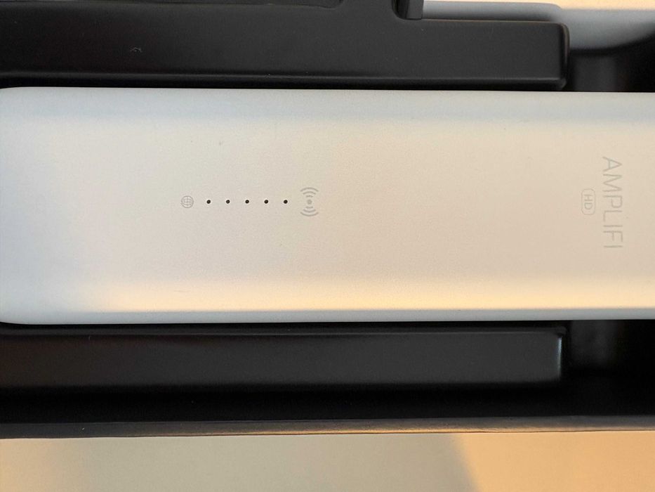 Router profesional + 2 Acces Point-uri  AmpliFi HD Ubiquiti - AFi-HD