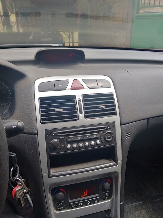 Продавам Пежо 307нbi