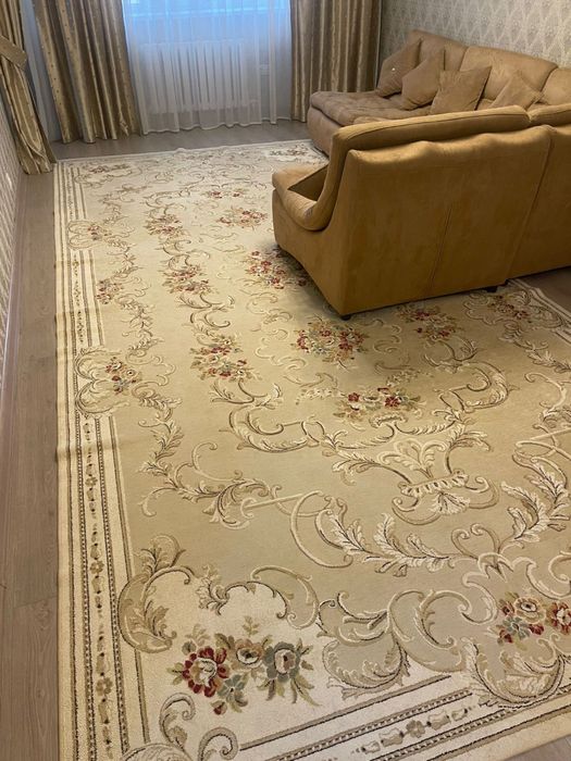 Продам ковер в хорошем состояние