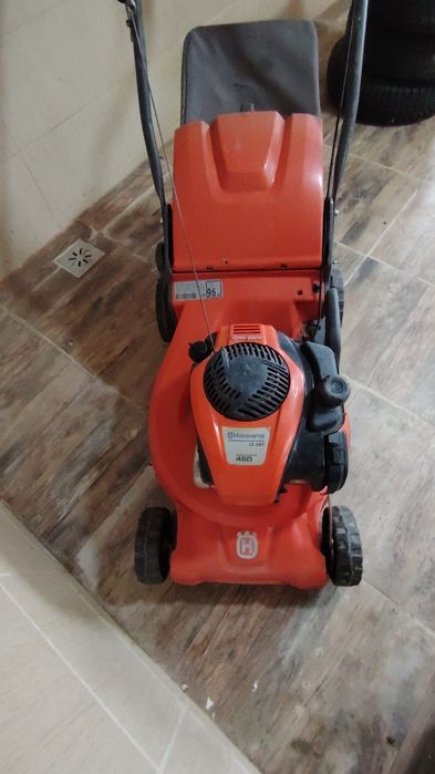 Mașină de tuns gazon Husqvarna LC 247