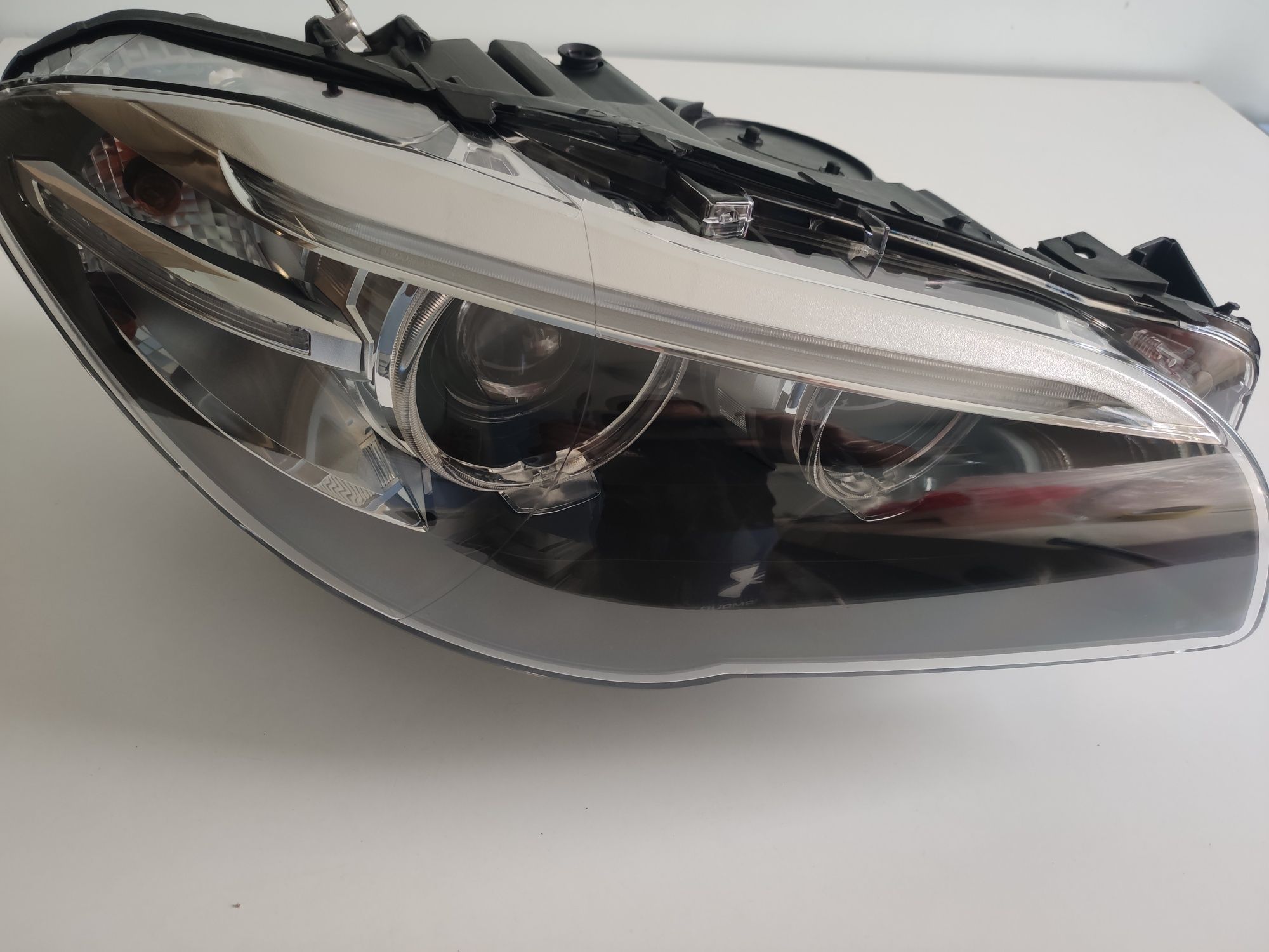 Пълен комплект фарове за BMW F10,F11 LCI ФЕЙСЛИФТ КСЕНОН