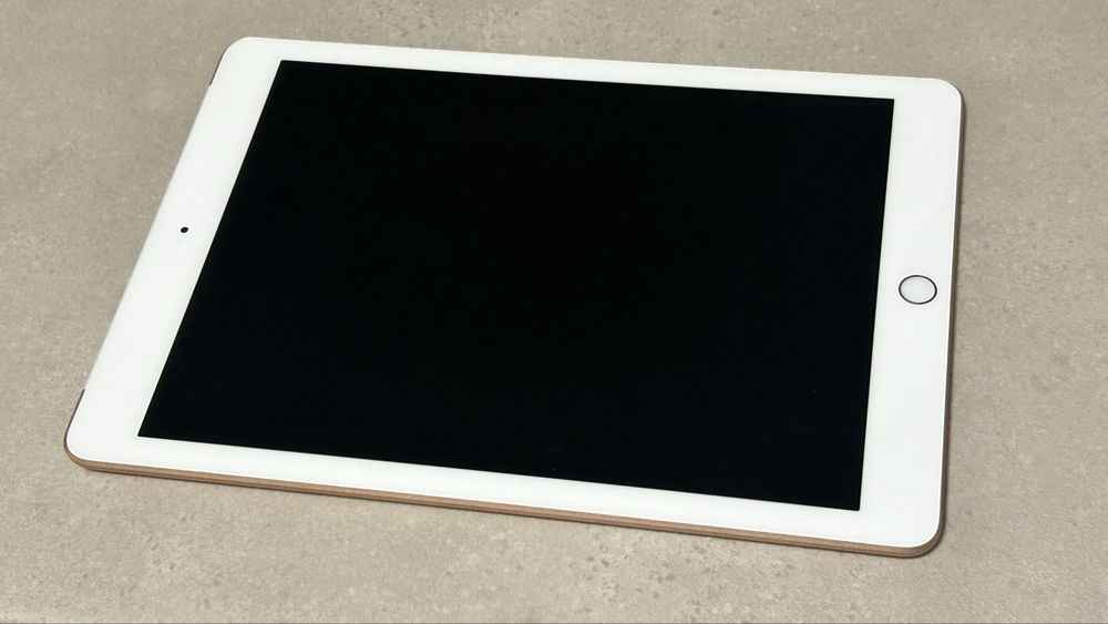 IPad Apple 6 cu wifi si sim cu tastaura si husa