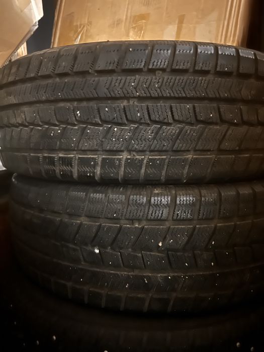 Продам шины на R17