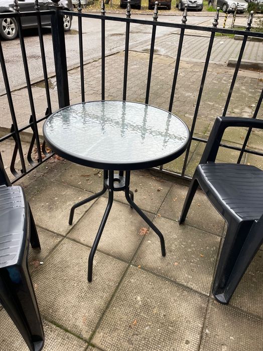 Маса с два стола