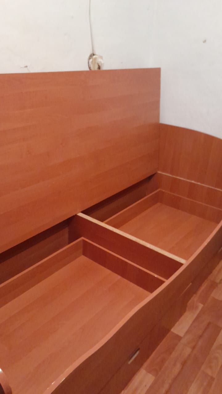 Продам кровать 1,5