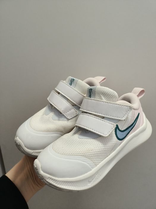 Papuci sport cu velcro pentru fete, Nike Star Runner 3, marimea 22
STA
