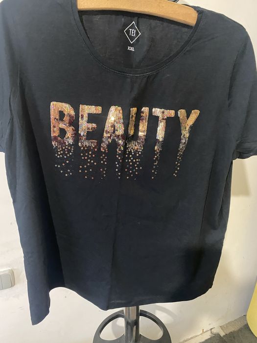 Tricou cu model cu paiete