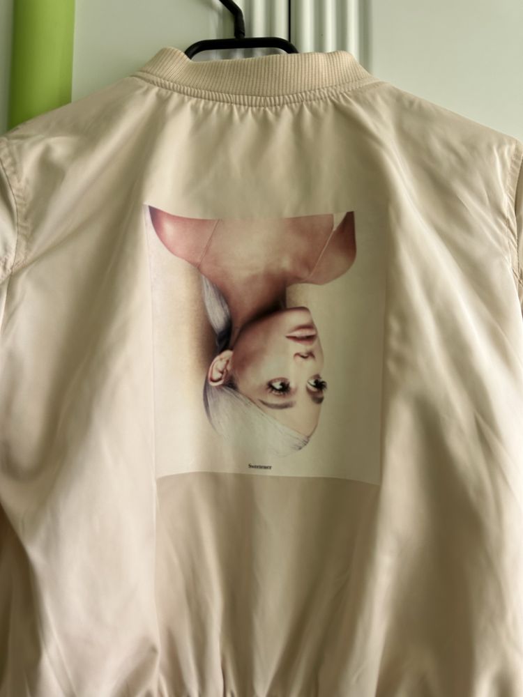 Пролетно яке Ариана Гранде от H&M