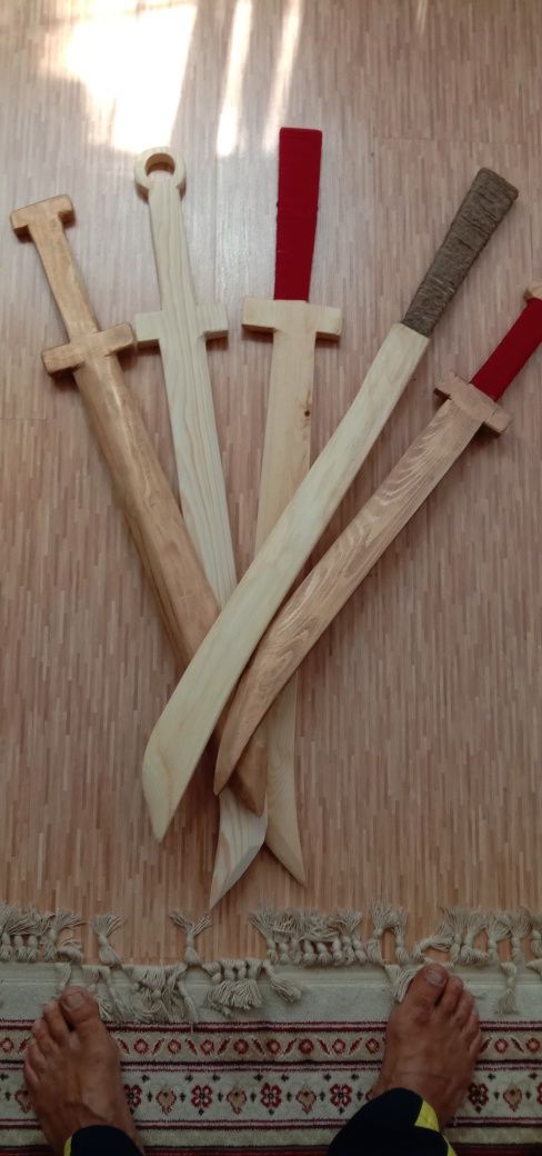 Продаю деревянные мечи из сосны и щиты