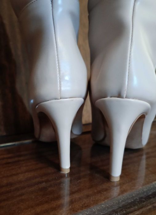 Елегантни ботуши с ток