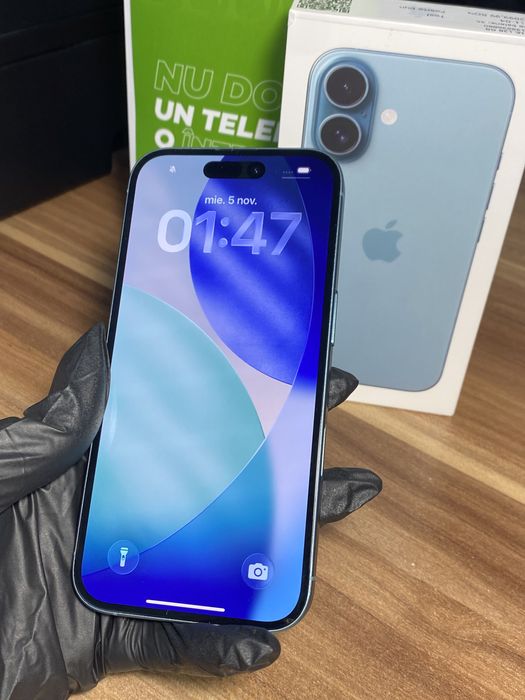 iPhone 16 • 128 GB • Teal