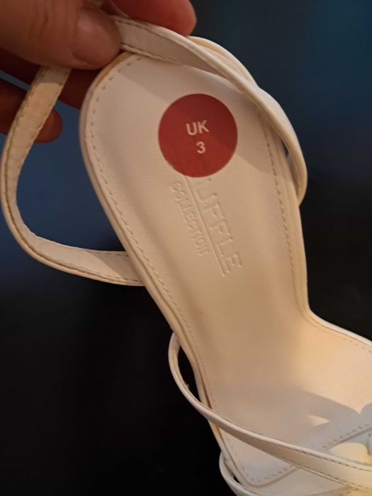 Sandale albe noi,nepurtate,UK.(no 35)