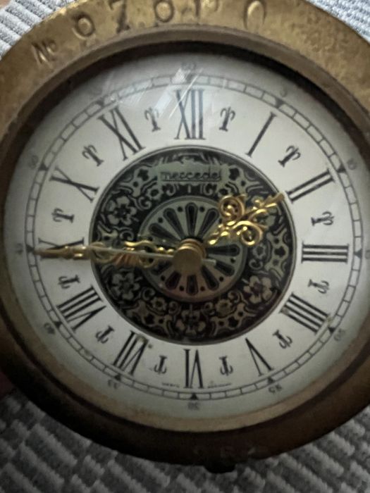 Часовник във формата на водомер