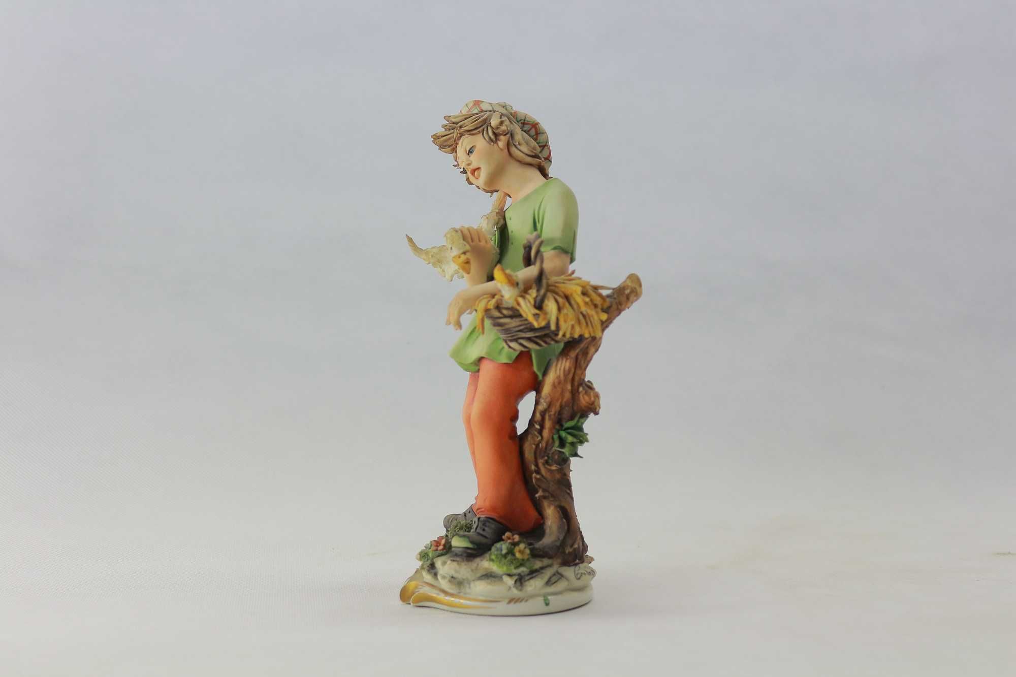 Статуэтка из фарфора Ребёнок с гусём Италия Capodimonte