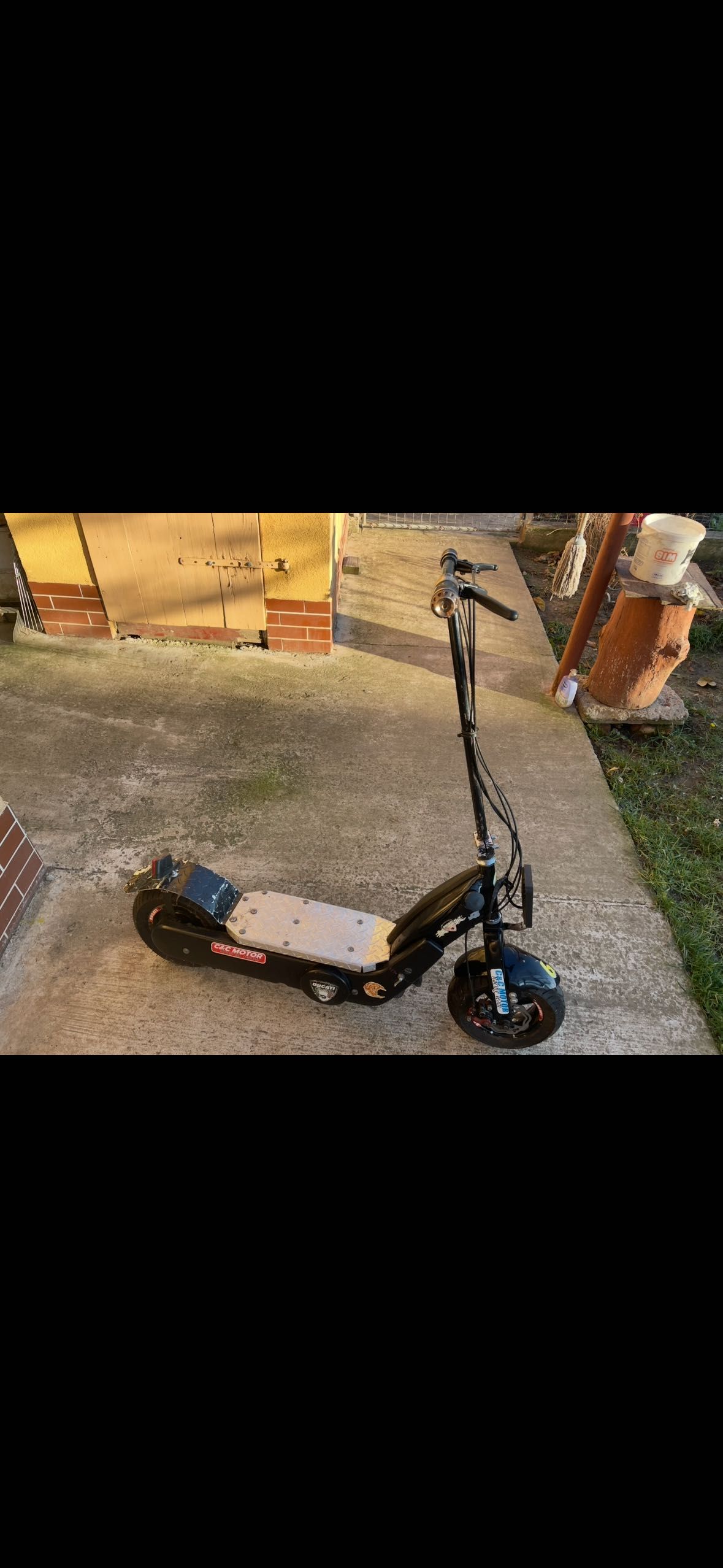 Vând urgent trotinetă cu motor piagio