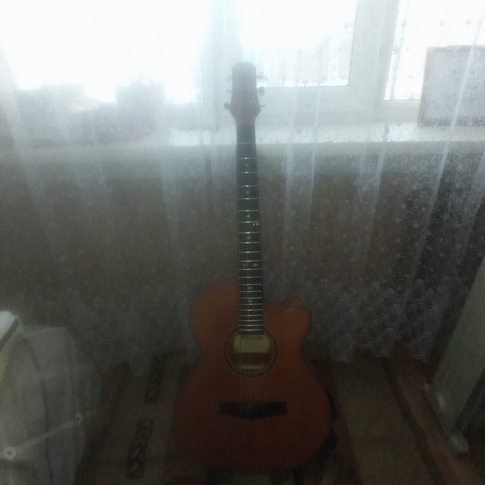 Продаю гитару с хорошем состоянии.