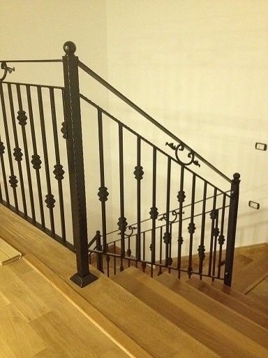 Balustrada fier forjat,trepte fag,porti tip jaluzele,automatizari