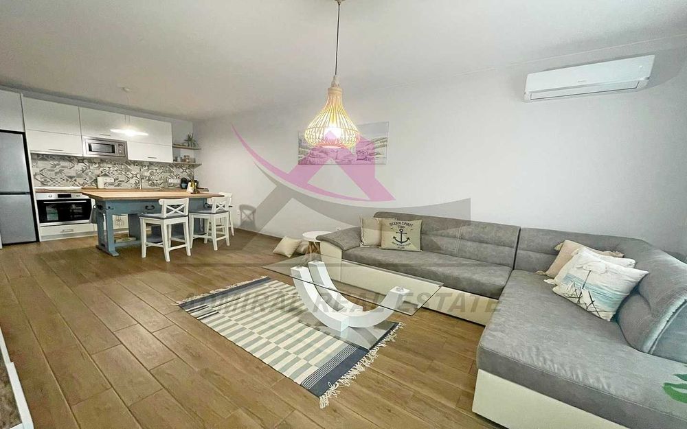 Чудесен Двустаен+ Паркомясто- Св. Св. Константин и Елена