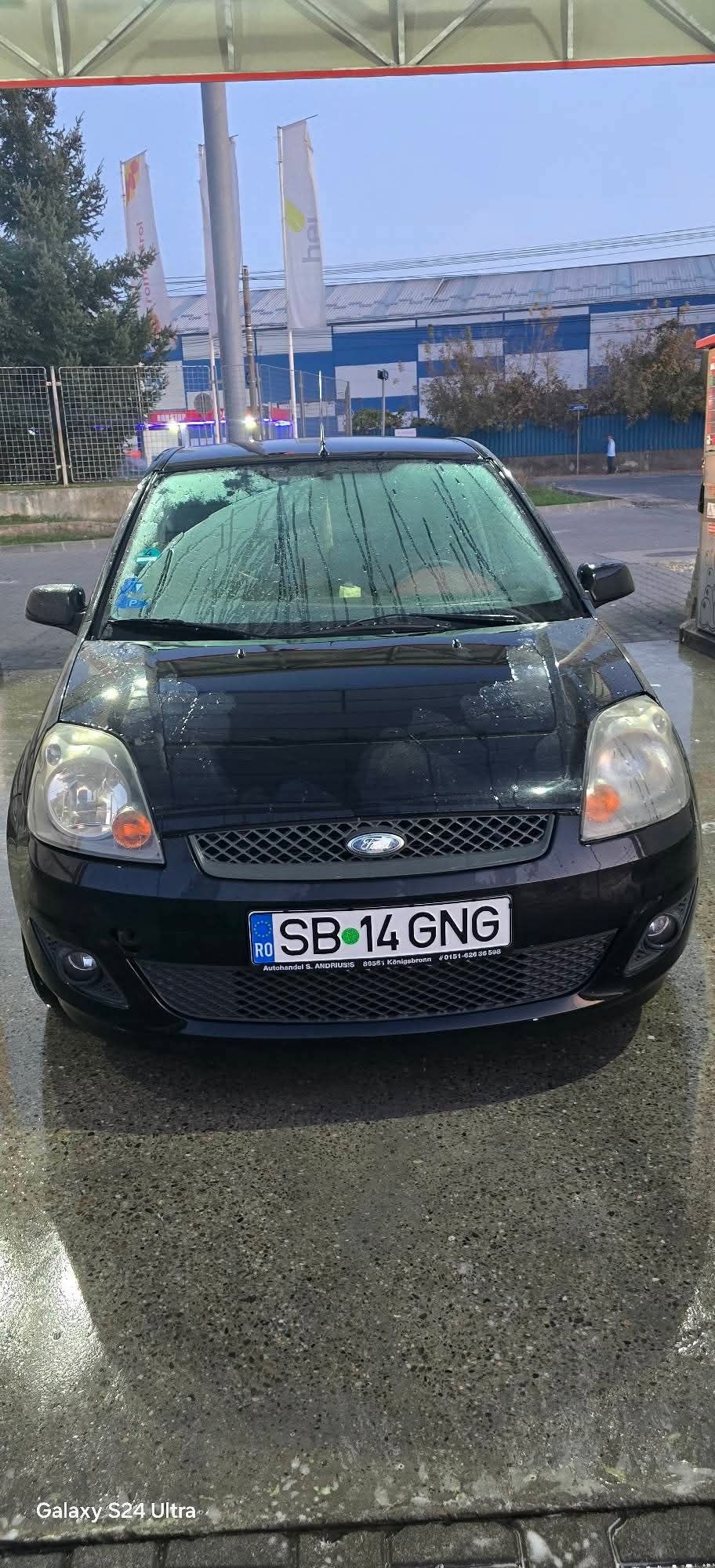 Vând Ford Fiesta