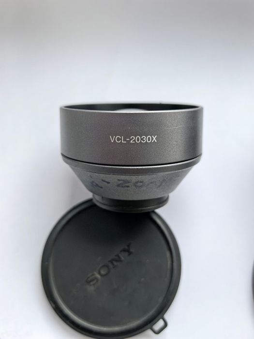 Trei obiective Sony