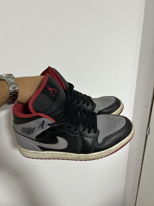 Jordan 1 mid black shadow