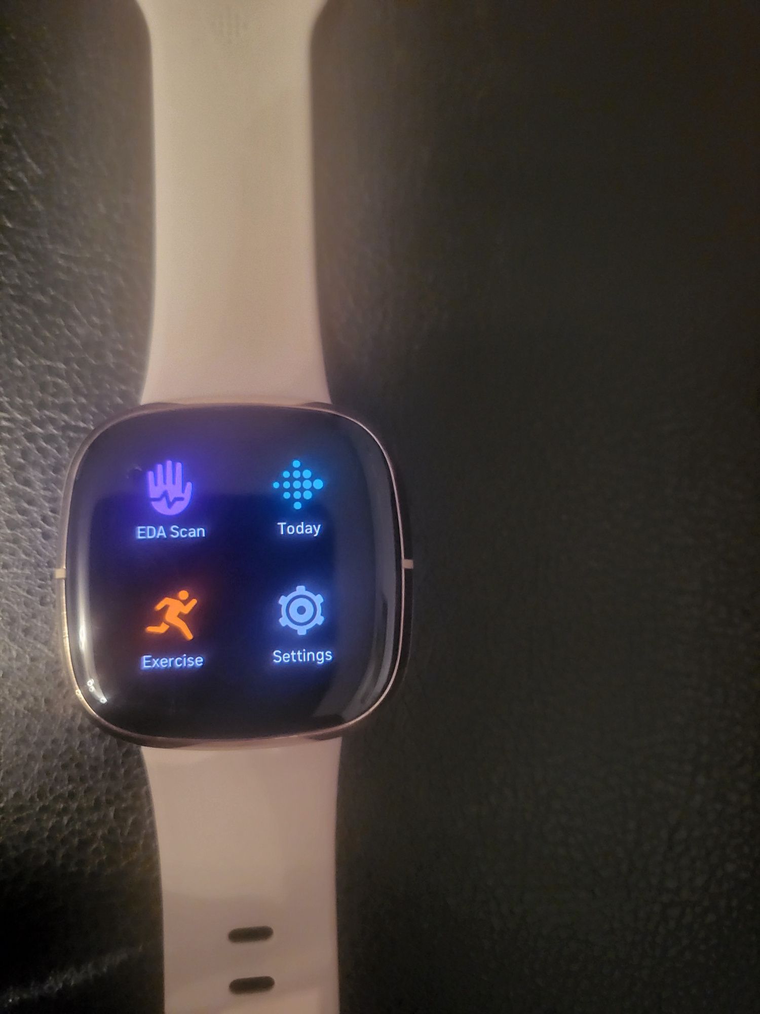 Смарт часовник Fitbit sens