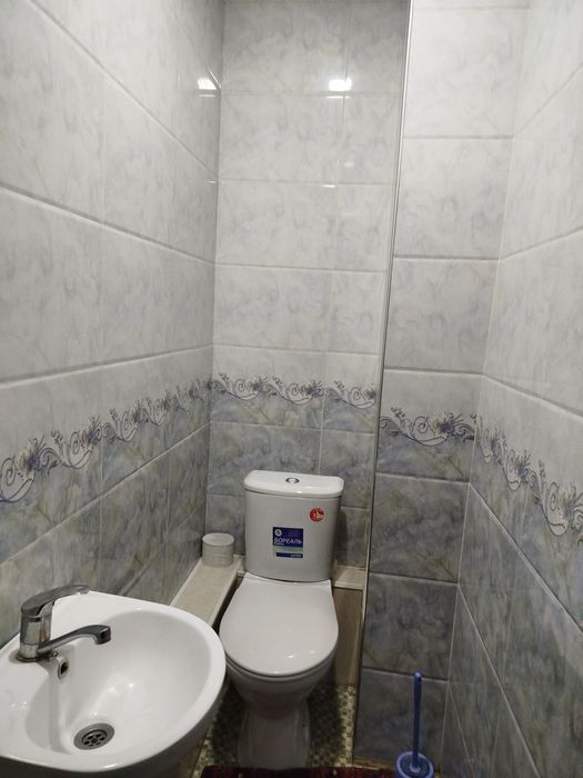 Uy sotiladi. 9 etajlini 1chi etaji 4 hona 5 hona qilingan