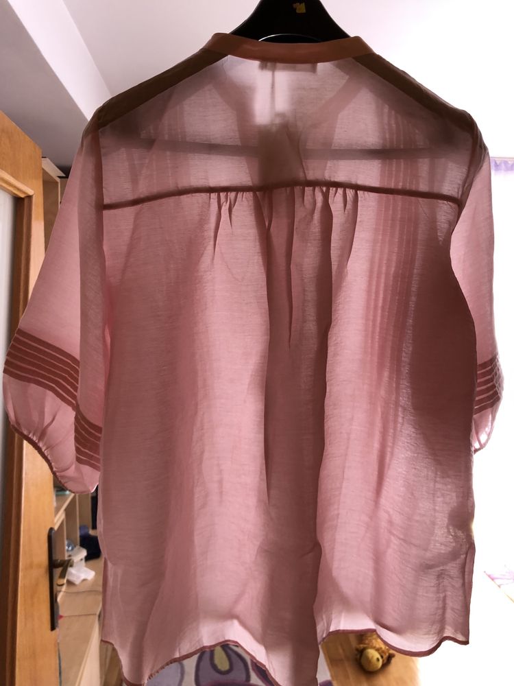 Bluzița roz de la Mango