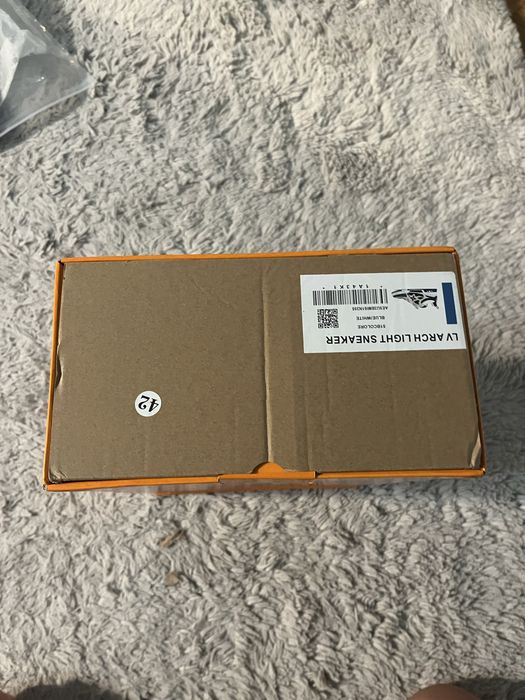 Празна кутия на louis vuitton