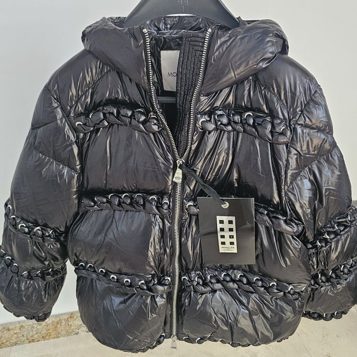 Greaca dama M o n c l e r, nr 1, cu puf de gasca